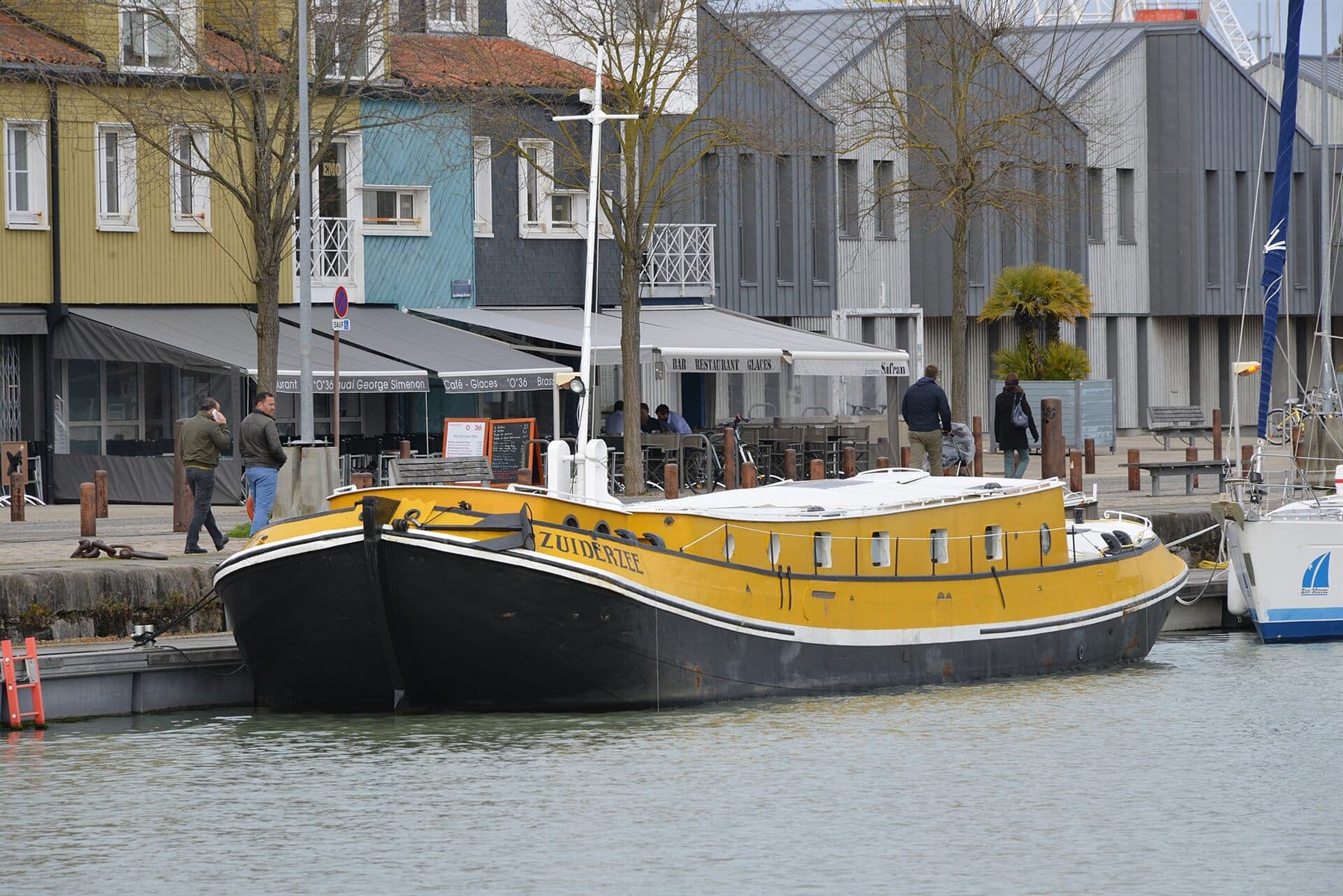 Traditioneller Tjalk unter Segeln auf dem IJsselmeer